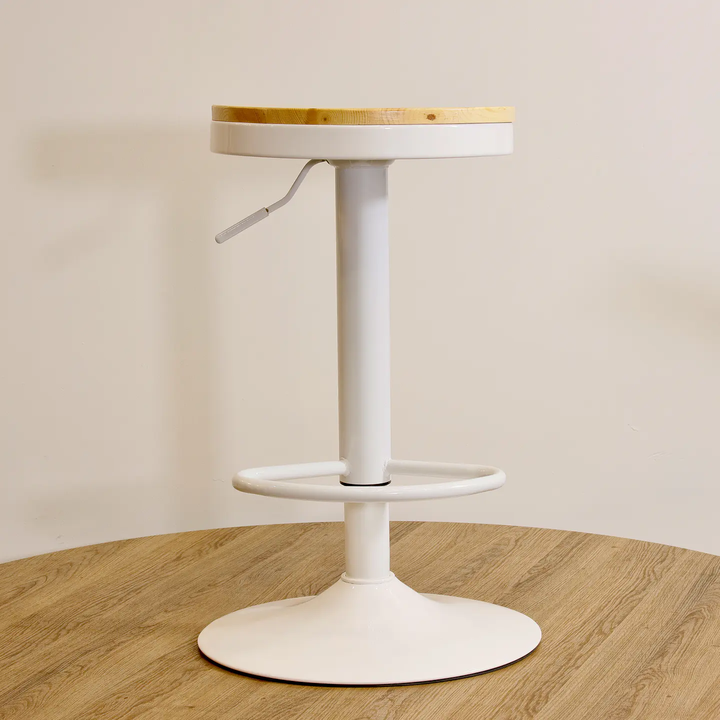 Taburete Minimal Regulable 60cm-80cm 4