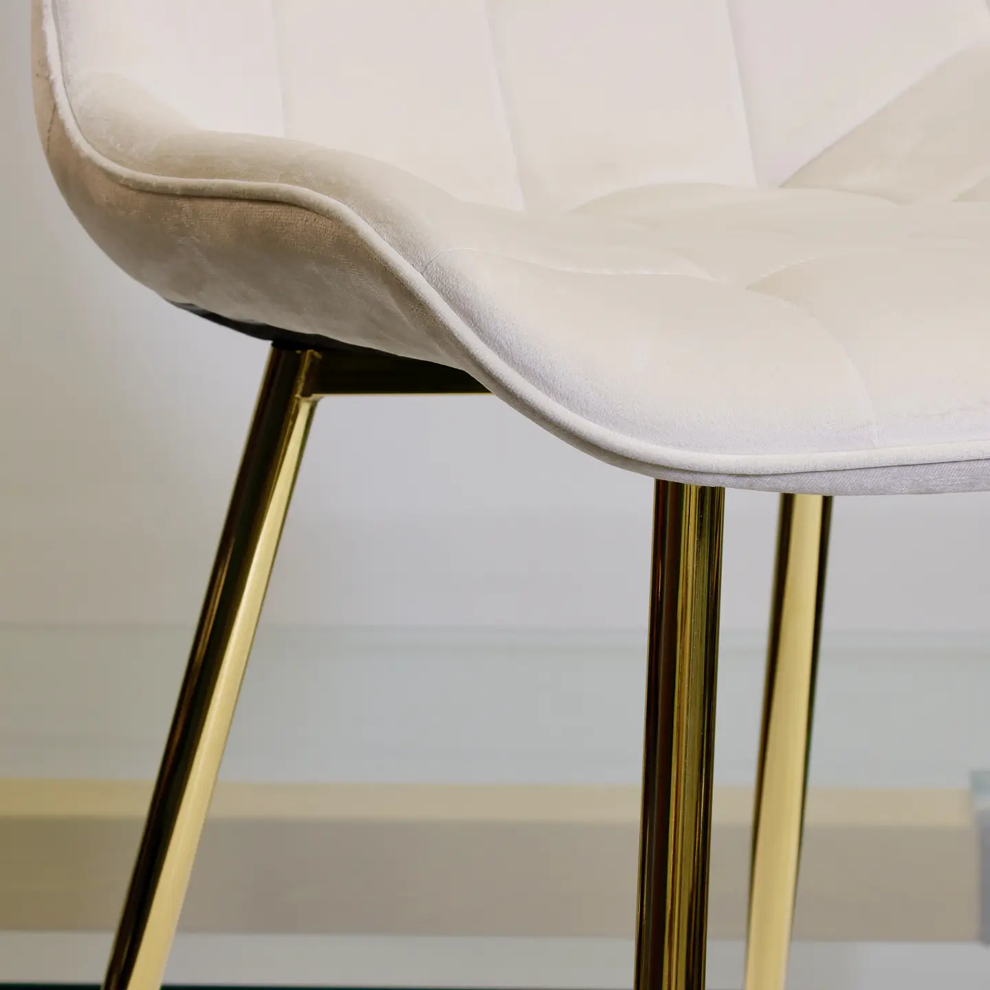 Silla Milano Patas Doradas  15