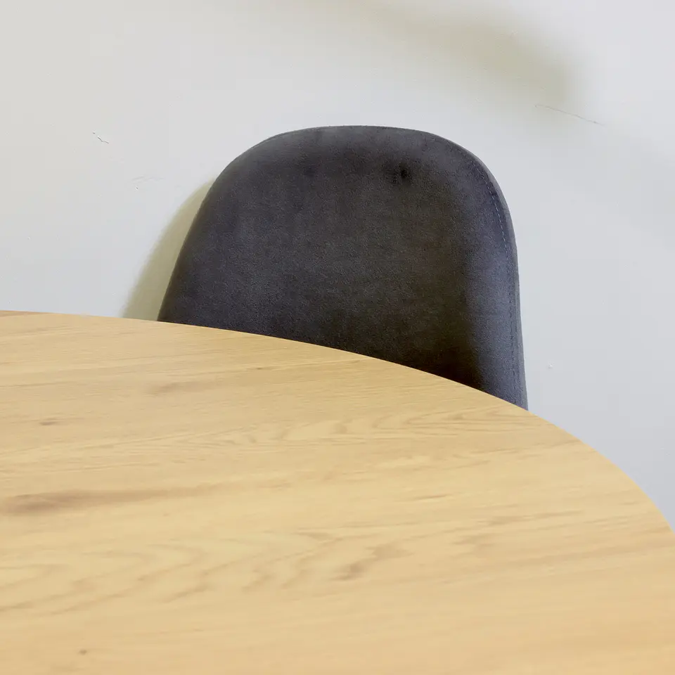 Set de Comedor Mesa Redonda Ohmioh Natural 120cm + Sillas Eames Velvet 11