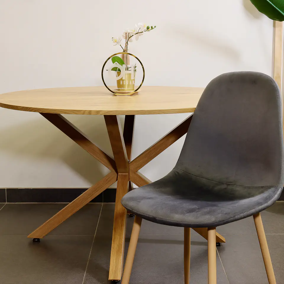 Set de Comedor Mesa Redonda Ohmioh Natural 120cm + Sillas Eames Velvet 5