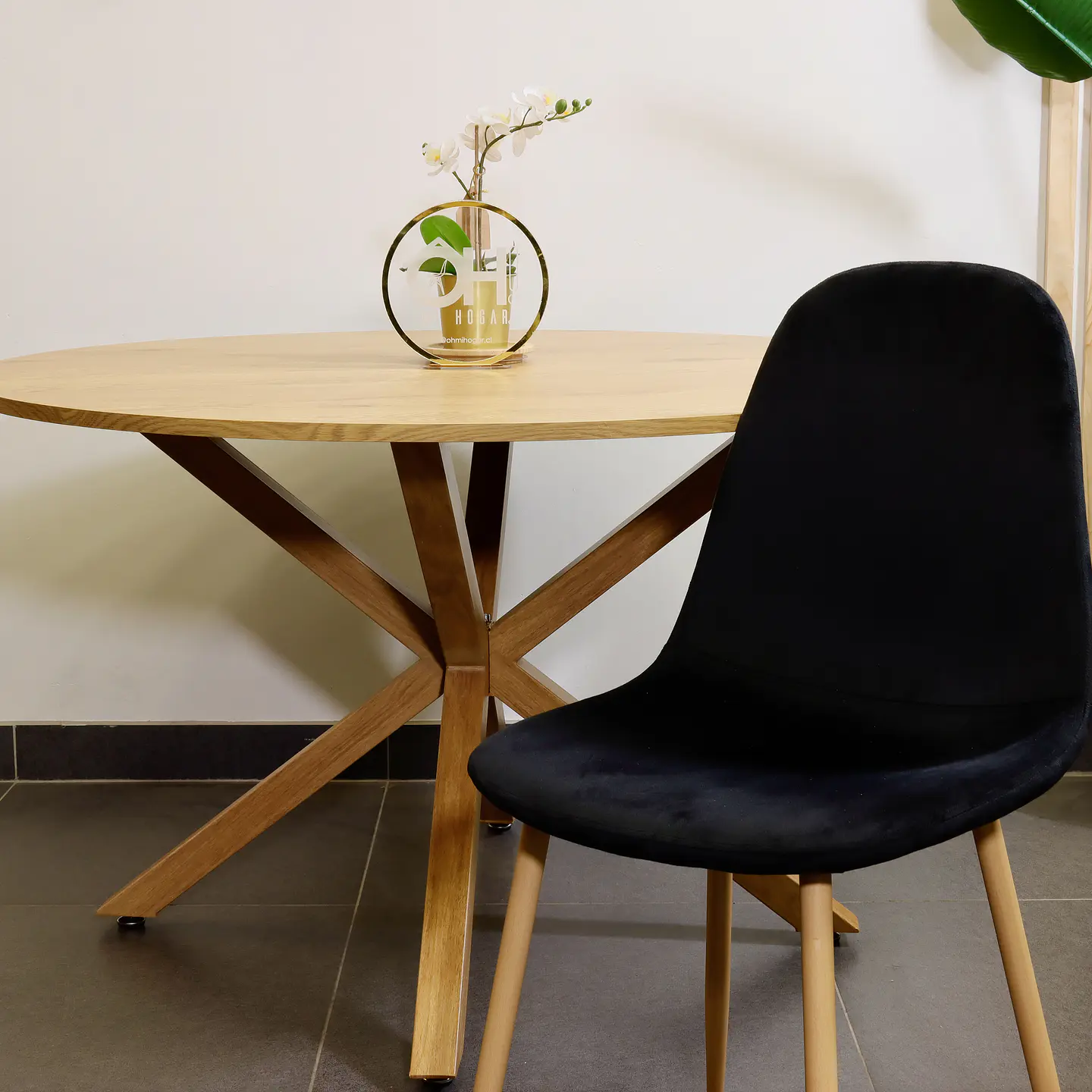 Set de Comedor Mesa Redonda Ohmioh Natural 120cm + Sillas Eames Velvet 8