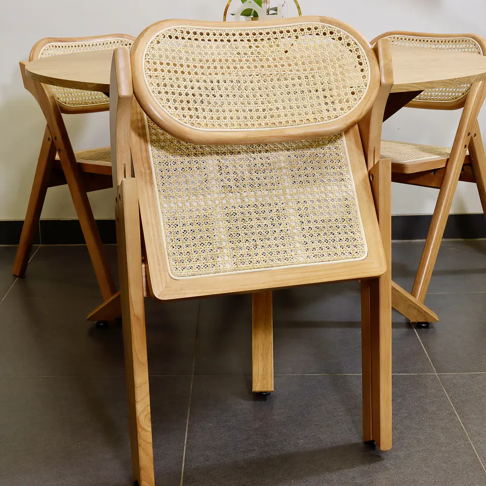 Set de Comedor Ohmioh Mesa Redonda Natural de 120 cm + 4 Sillas Plegables de Madera 5