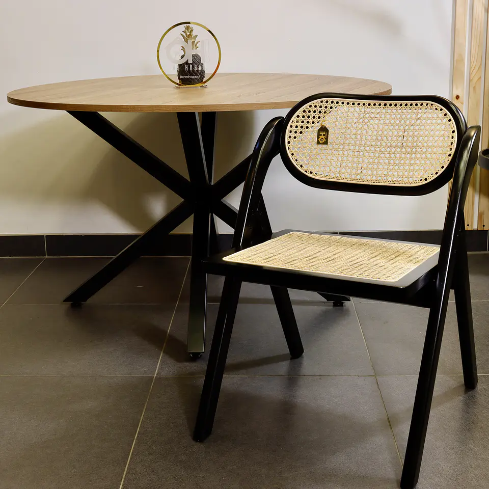 Set de Comedor Ohmioh Mesa Redonda Natural de 120 cm + 4 Sillas Plegables de Madera 2