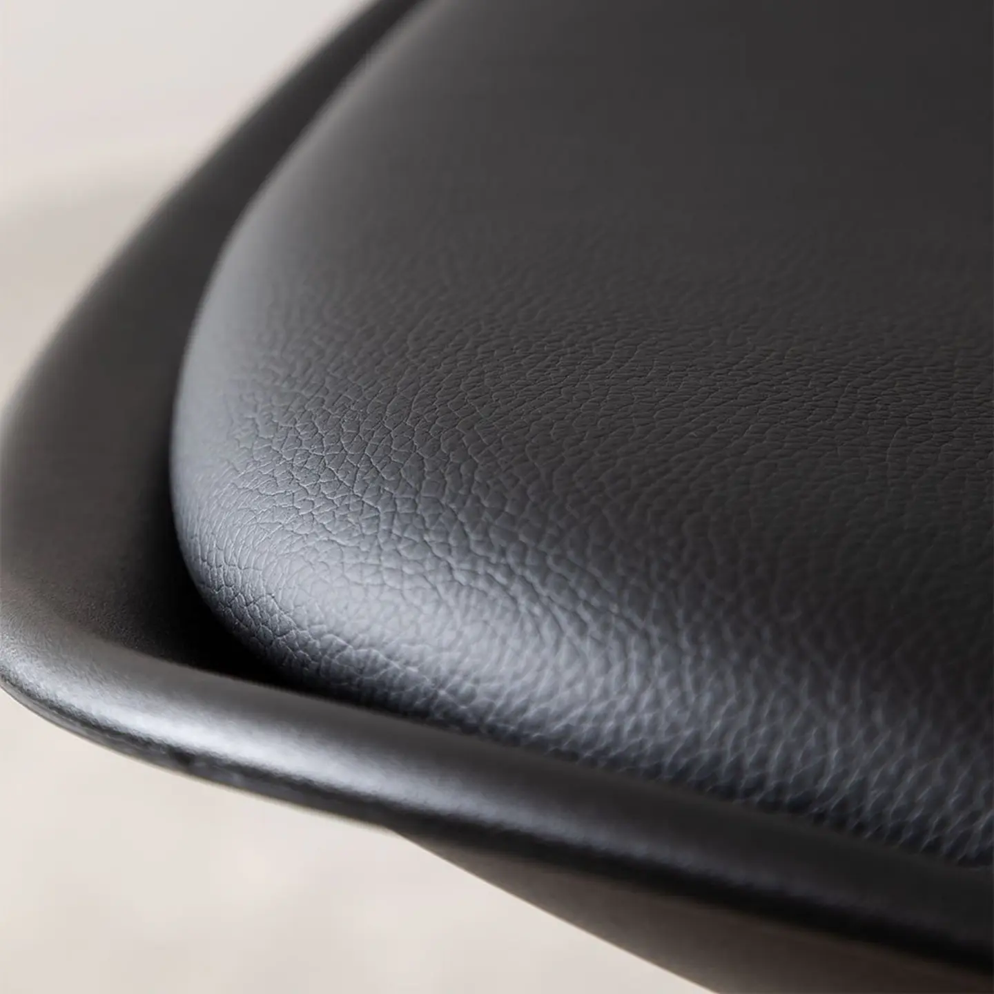 Taburete Eames Acolchado 66cm 5