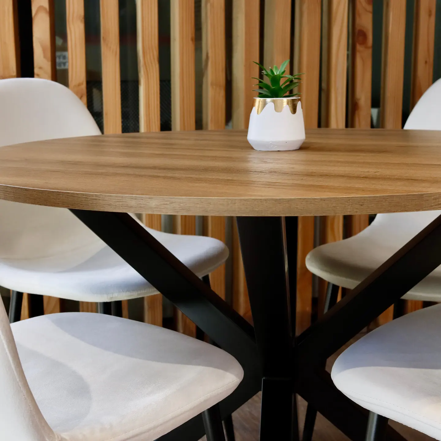 Mesa Ohmioh Redonda Wood + 4 Sillas Eames Velvet PN 3