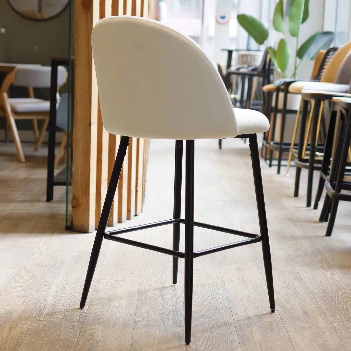 Taburete Berna Velvet Base Negro 65cm 5