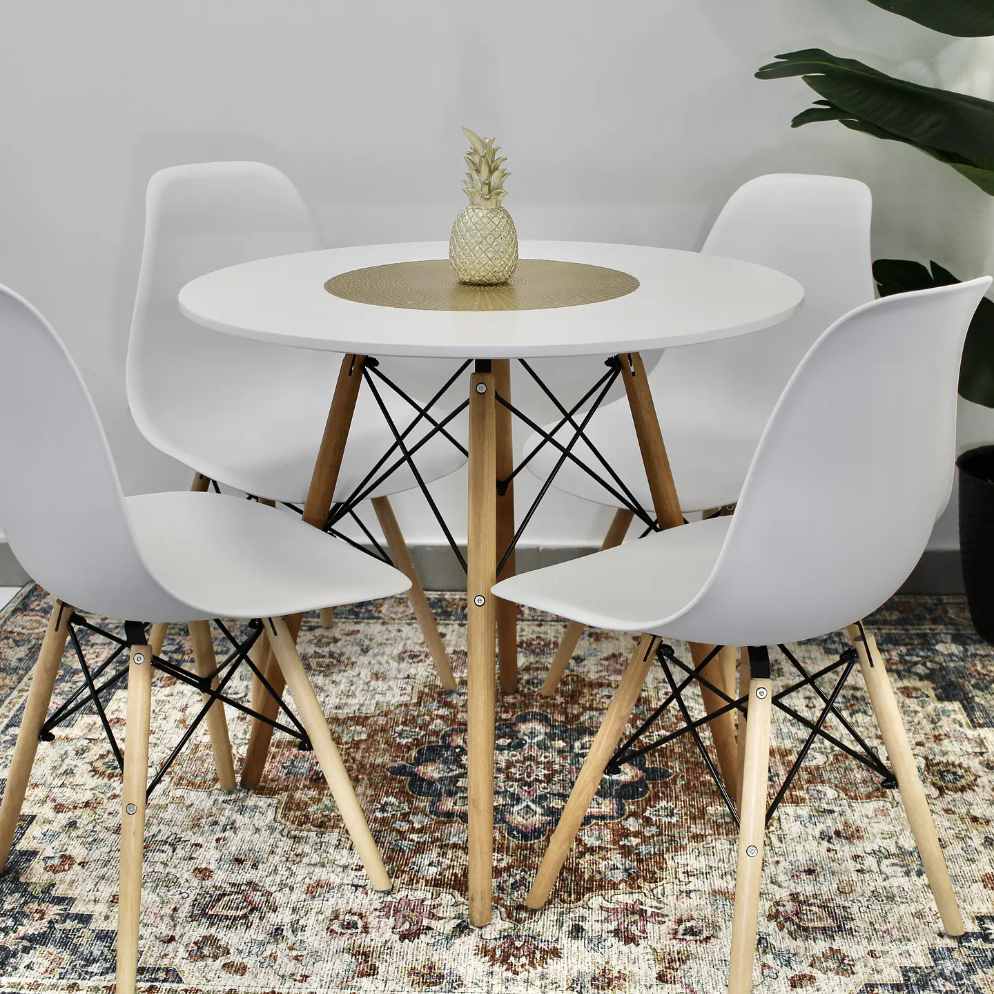 Comedor Redondo 80cm + 4 Sillas Eames Clásicas 1