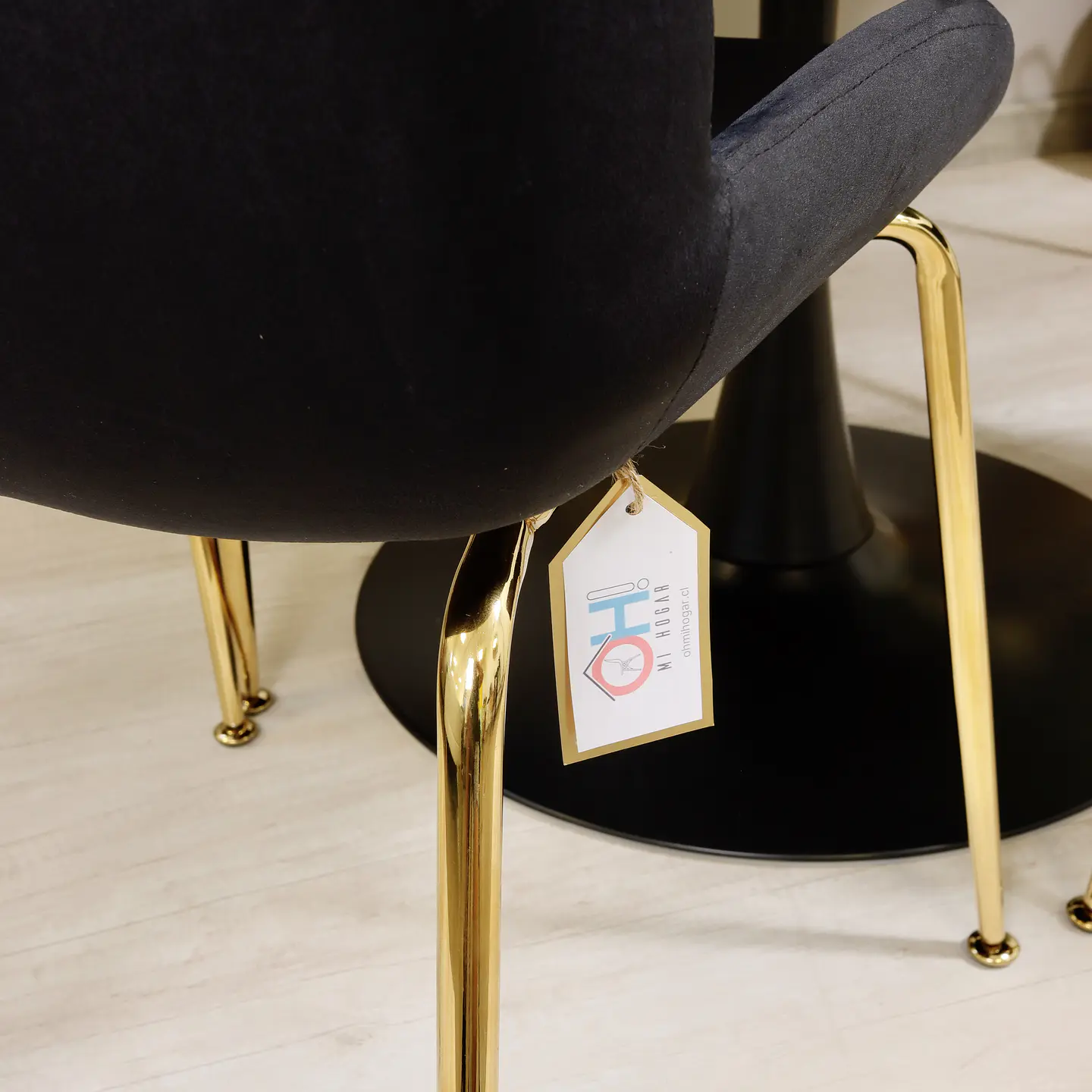 Comedor Redondo Tulip 100cm + 4 Sillas Berta 6