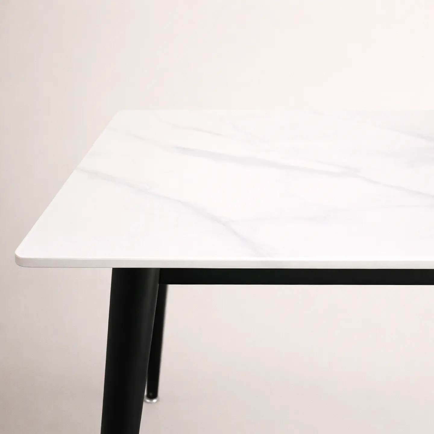 Mesa de Cuarzo Rectangular Calacatta Soft Base Negro (140x80cm, 160x90cm, 180x100cm) 2