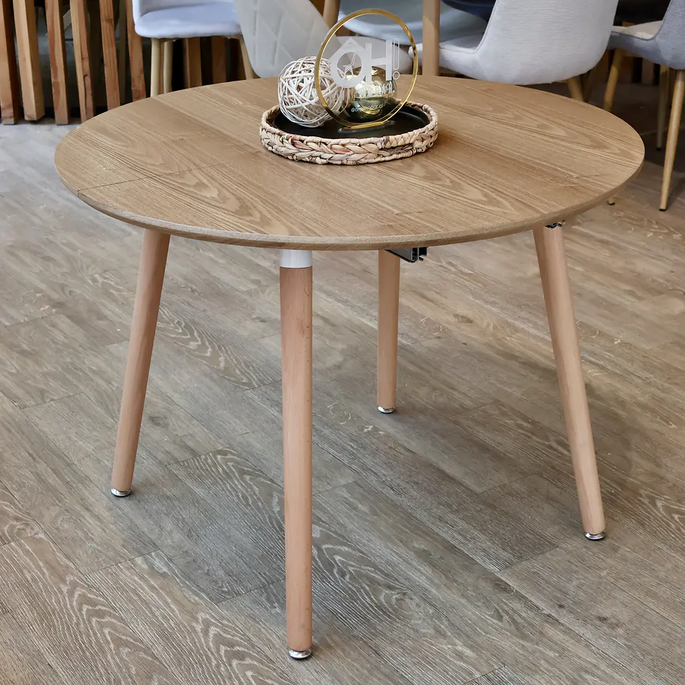 Mesa Extensible + Sillas Crossback de Madera 7
