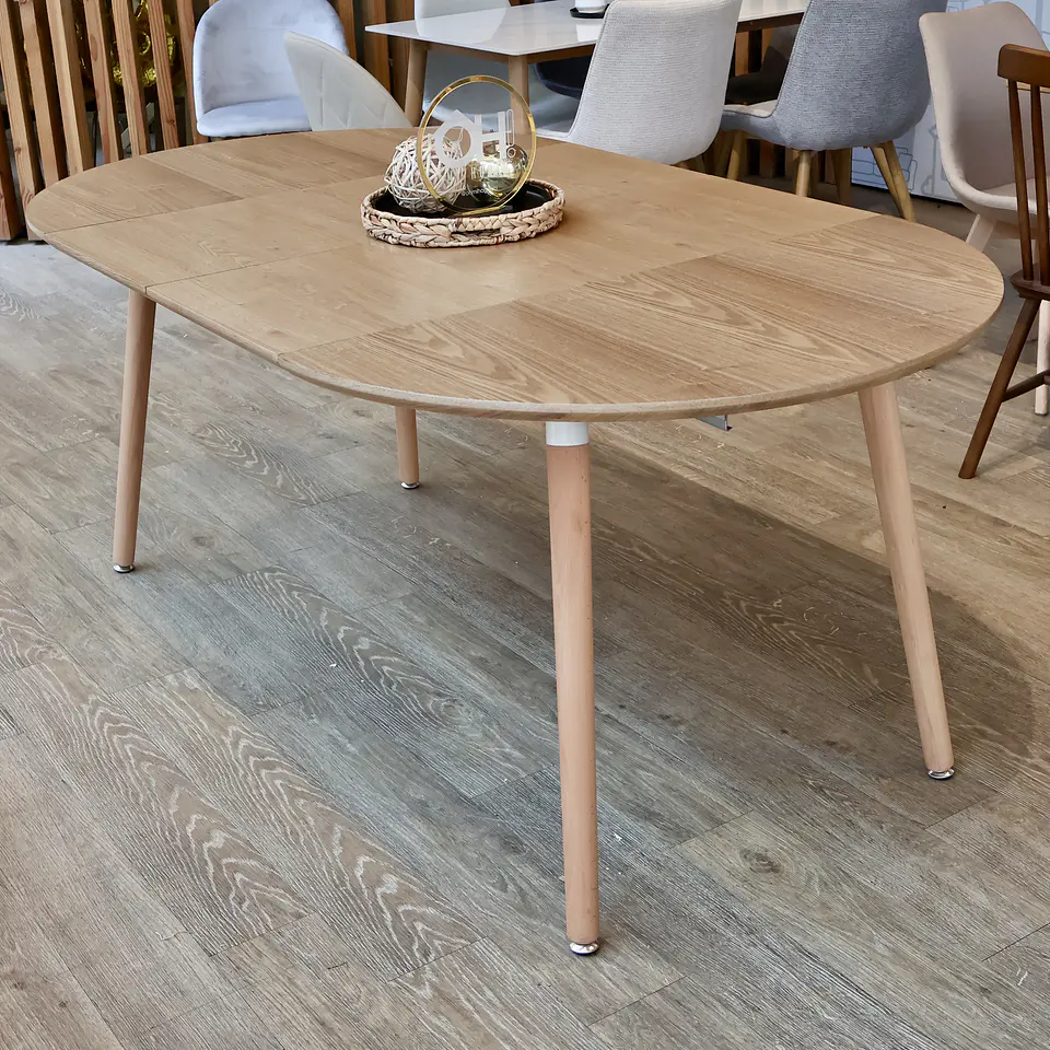 Mesa Extensible + Sillas Crossback de Madera 9