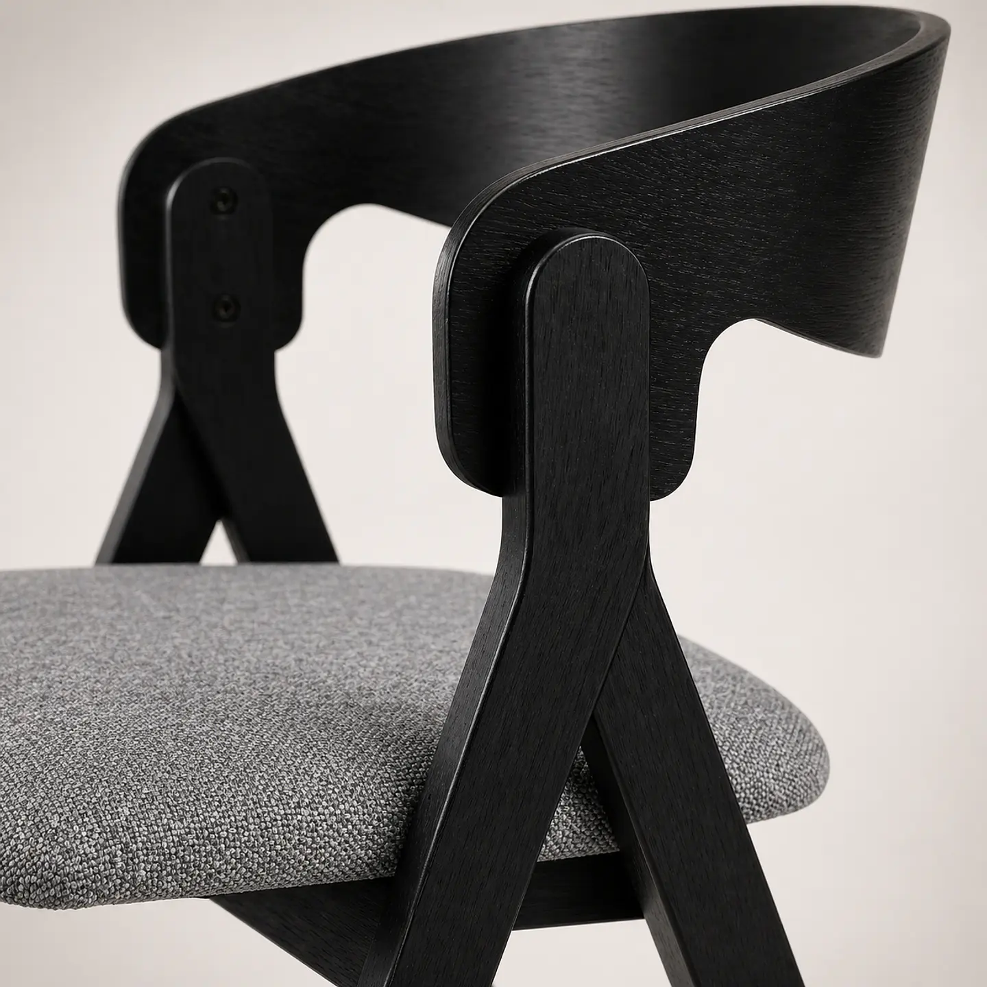 Silla Atelier de Madera y Asiento Acolchado de Lino 8