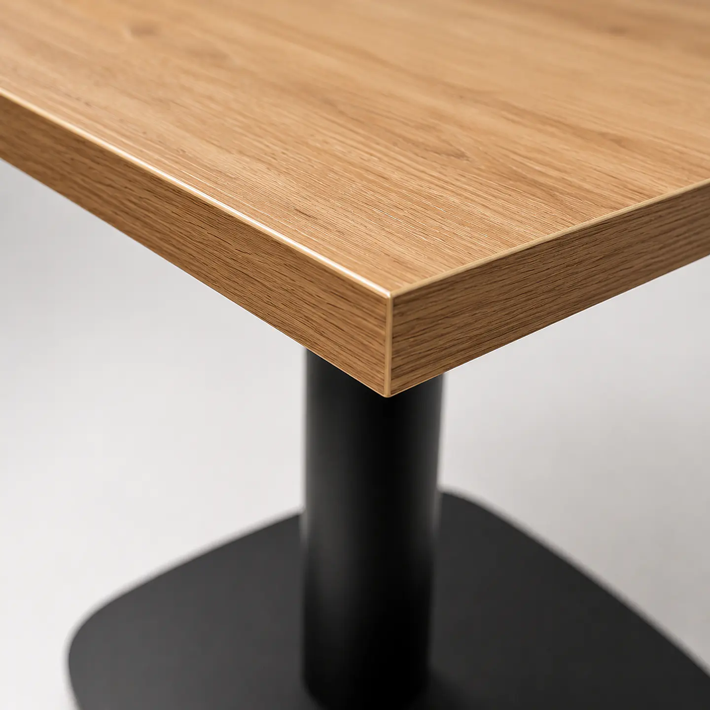 Mesa Tulip Cuadrada 70x70cm Cubierta Natural Base Negro 4