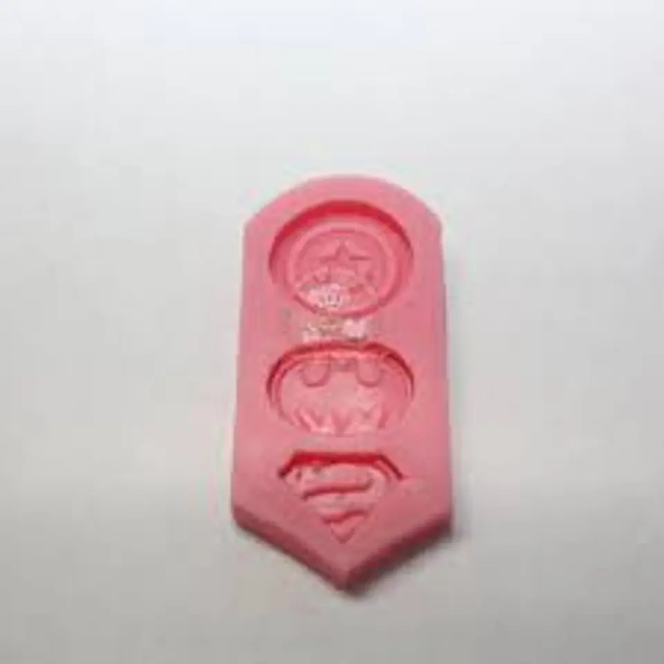  Escudos super heroes X3 1