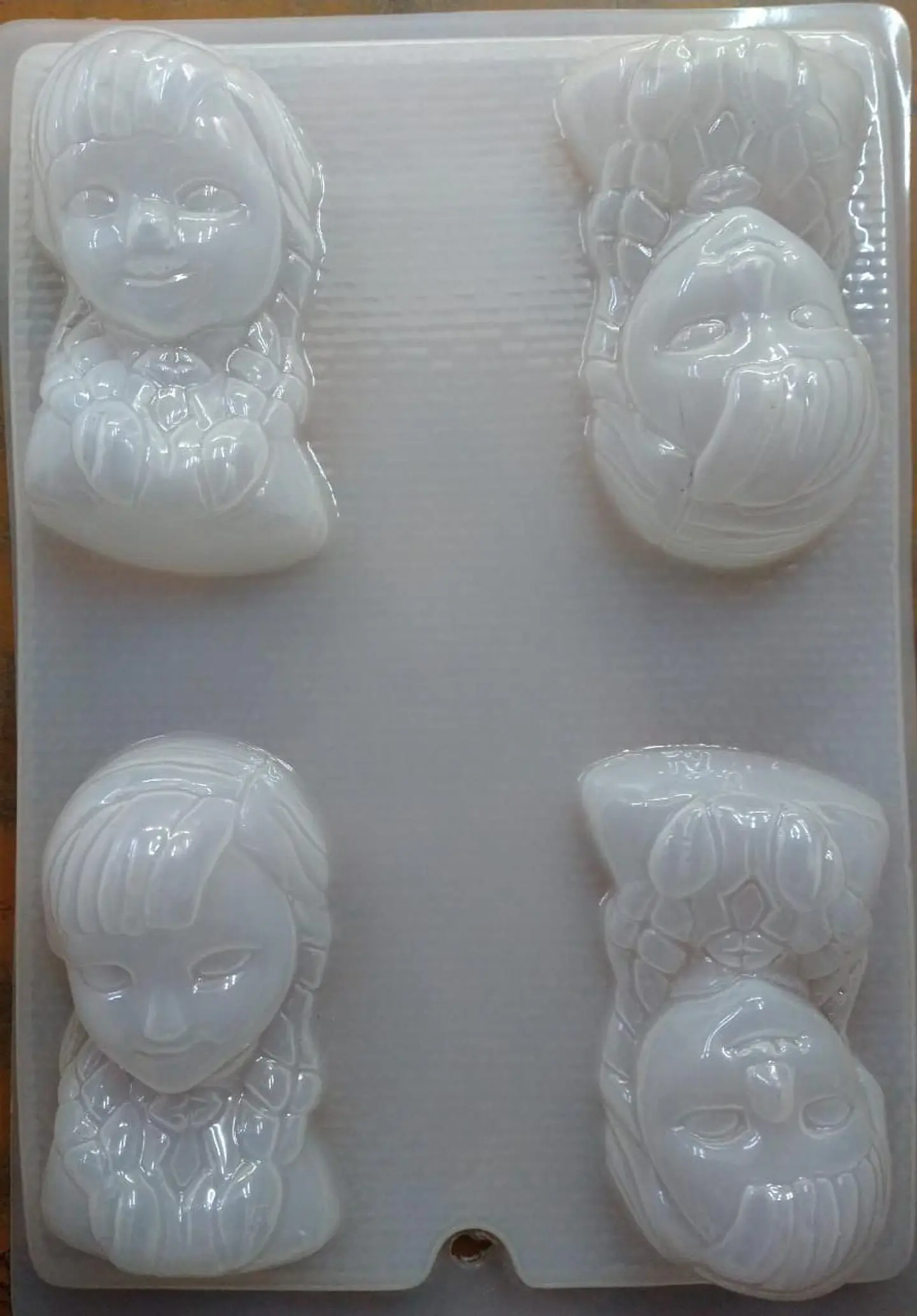  Molde para gelatina chico Ana Frozen 4Cav. 1