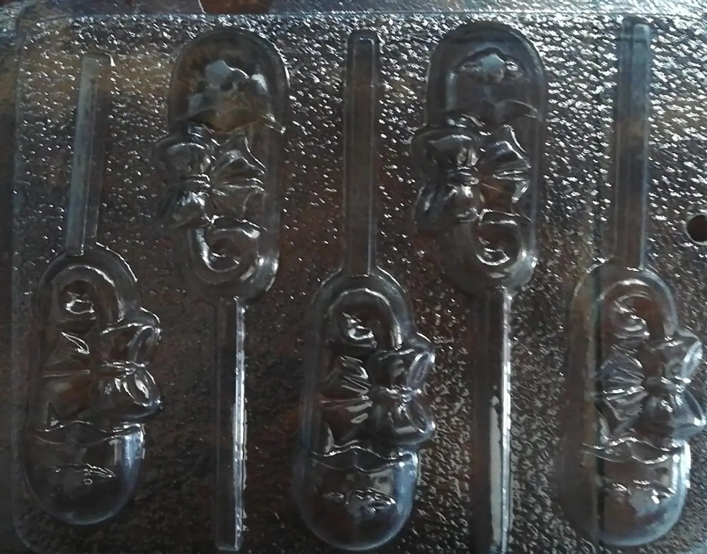  Molde para chocolate seguros con mo?os 1