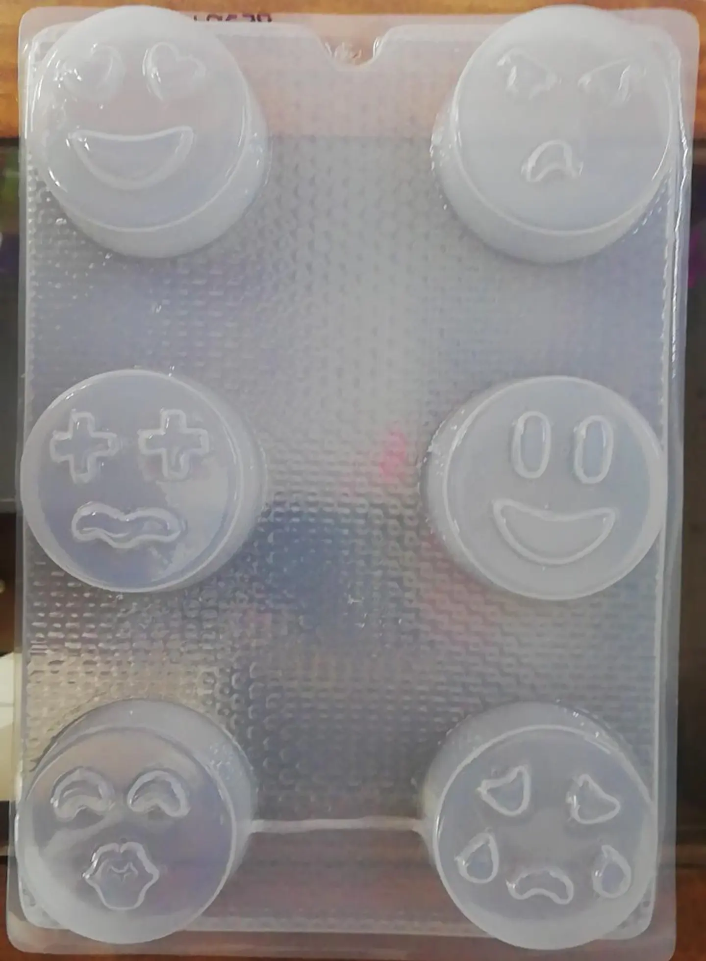  Molde para gelatina chico emoji 6 cav. 1