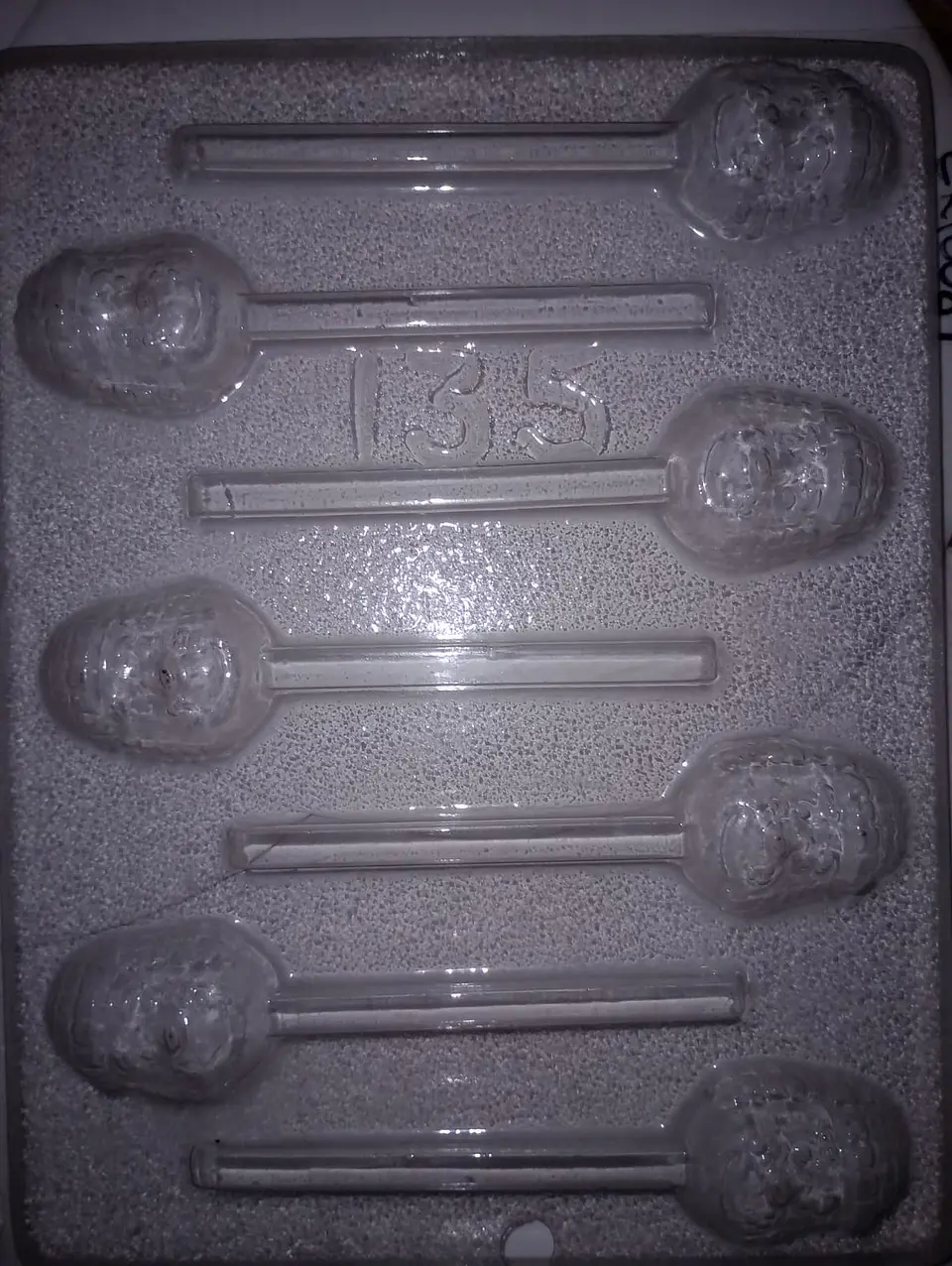  Molde para chocolate paletas el chavo 1