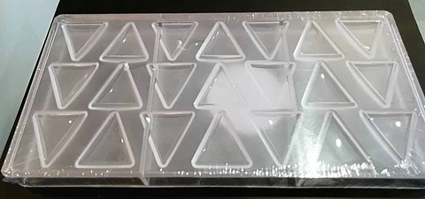  M choco PC triangulo 21 cav 27x13 cm TOL00000068