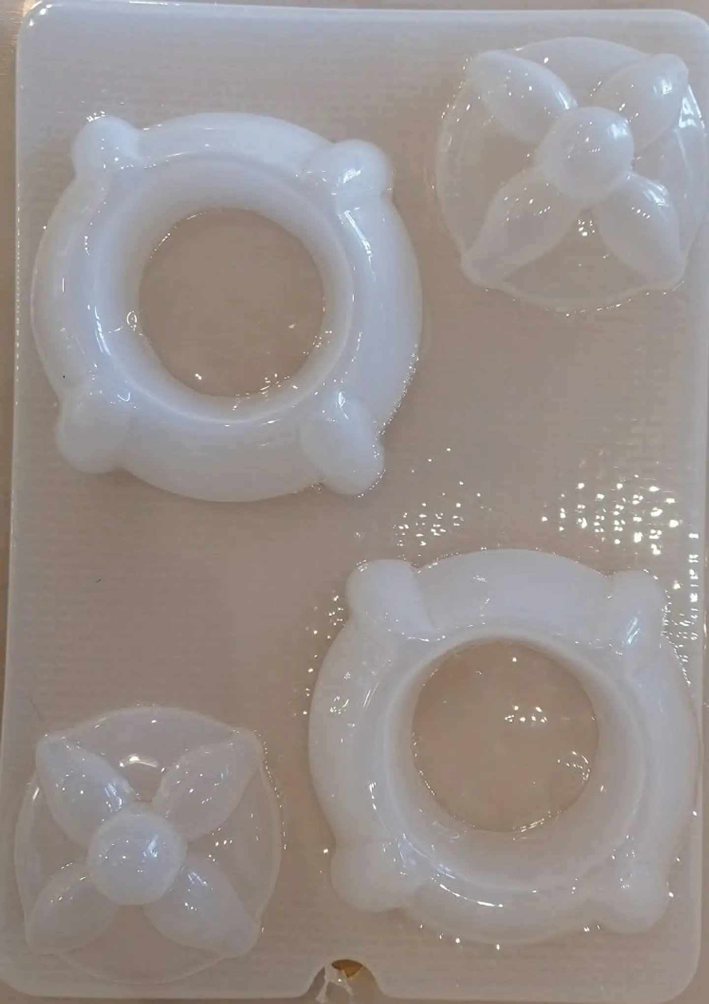 GEL Molde chico pan de muerto 4 cav incluye hueco 1
