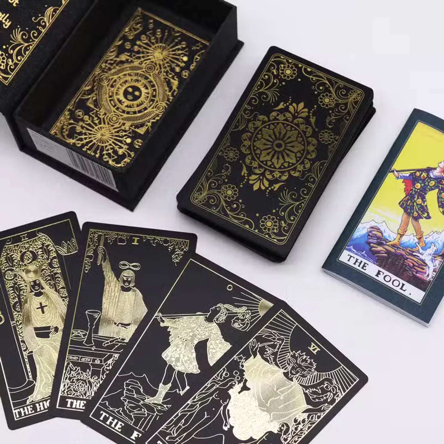 Cartas de Tarot com Folha de Ouro e Livro — Caixa de Presente 3