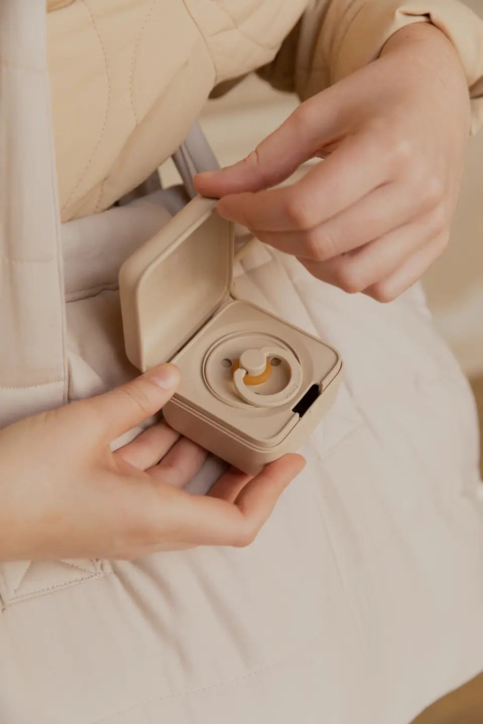 Porta chupetes Ivory 3