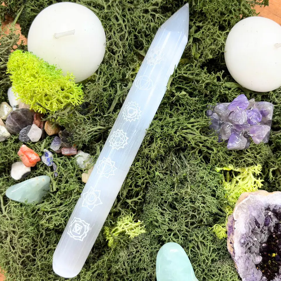 Varinha de Selenite - Ponto de Uma Extremidade - 7 Chakras 16cm 7