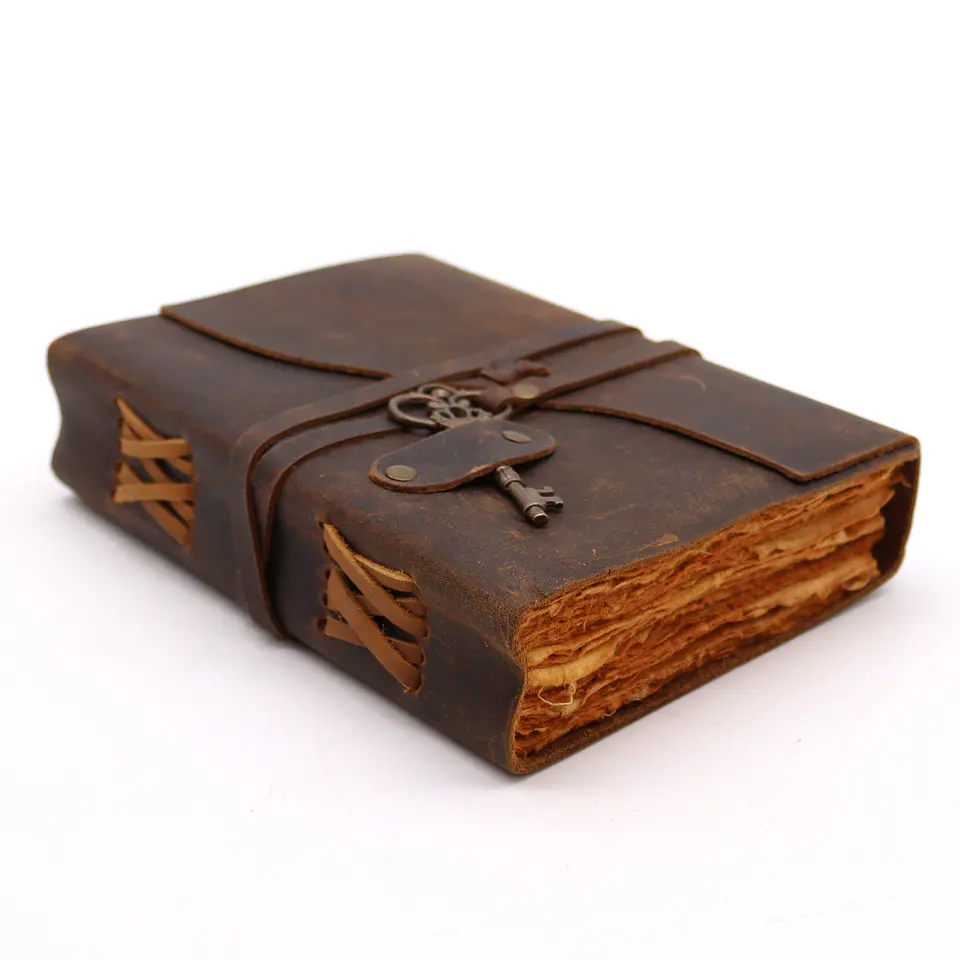 Caderno de Couro Escuro com Chave - Efeito Envelhecido 13x18cm 3