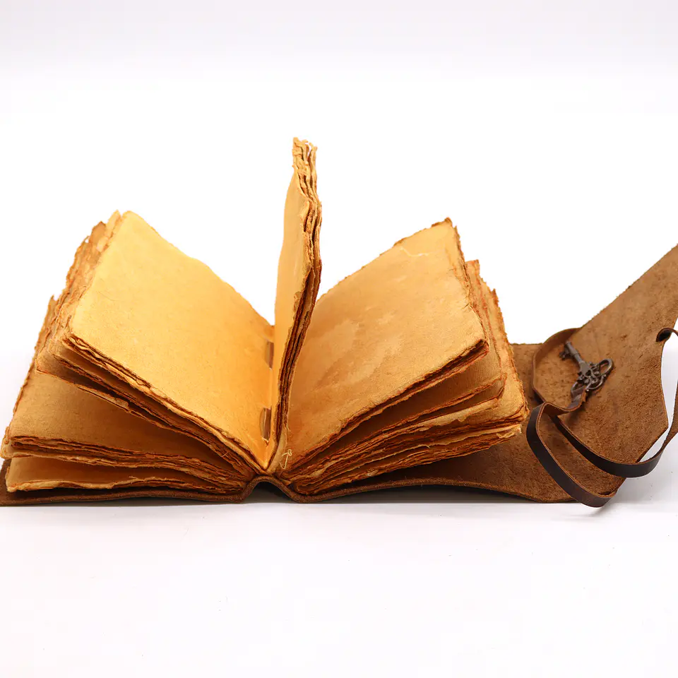 Caderno de Couro Escuro com Chave - Efeito Envelhecido 13x18cm 4