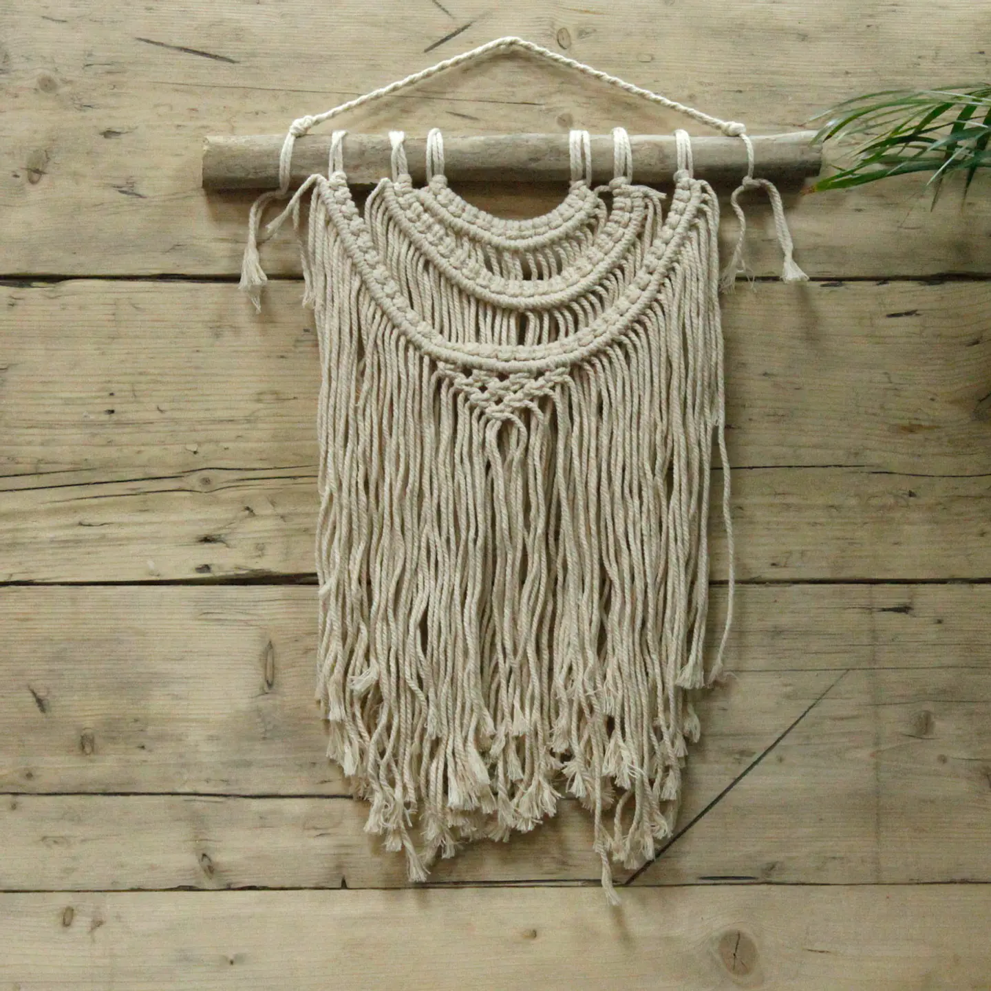 Tapeçaria de Parede em Macramé - Três Ondas 56x44cm 1