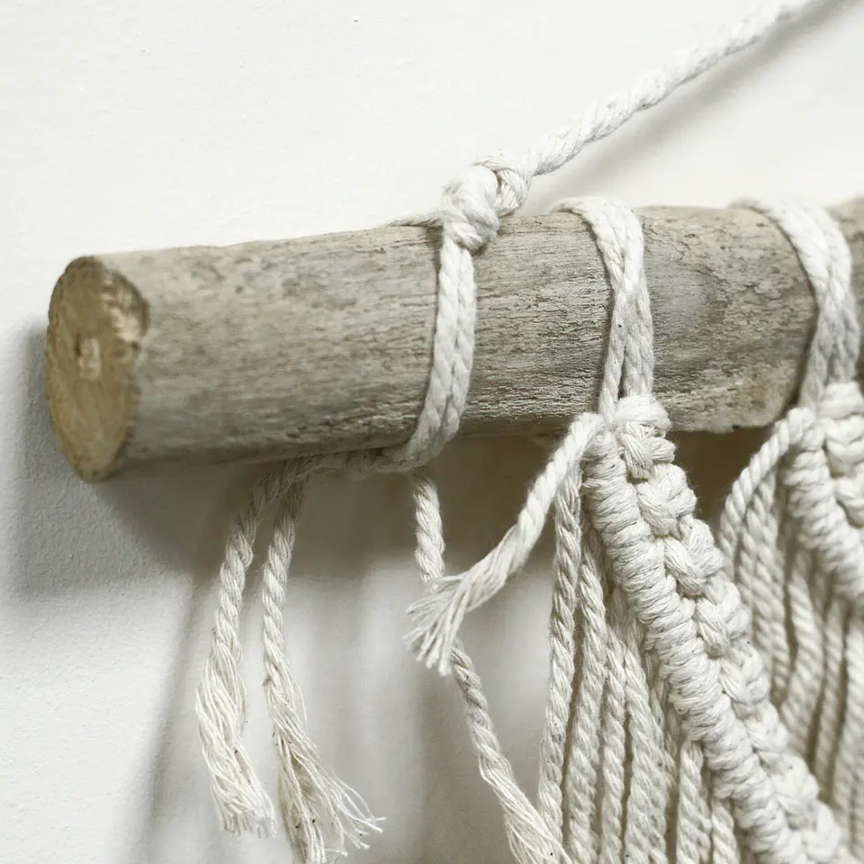 Tapeçaria de Parede em Macramé - Três Ondas 56x44cm 2