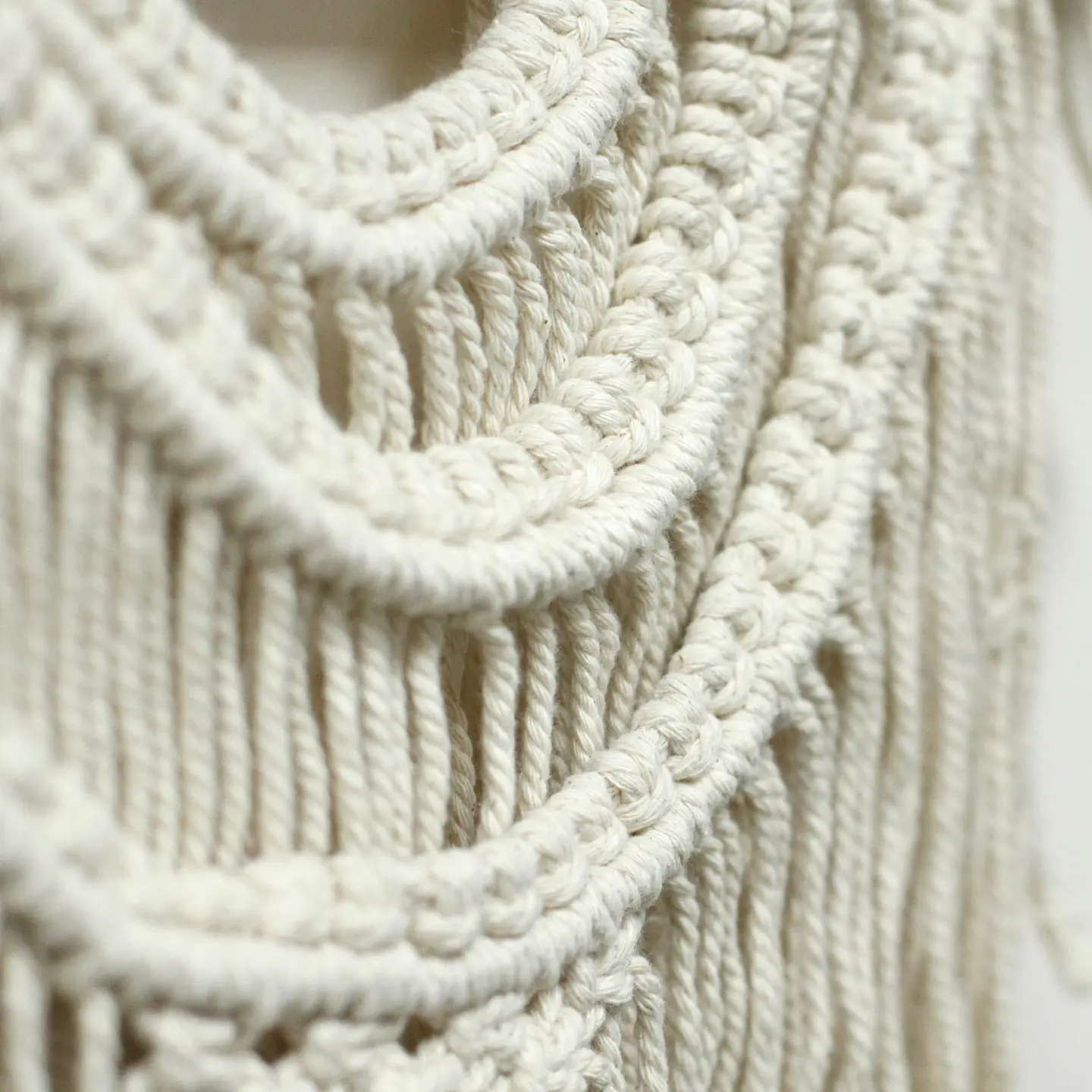 Tapeçaria de Parede em Macramé - Três Ondas 56x44cm 3