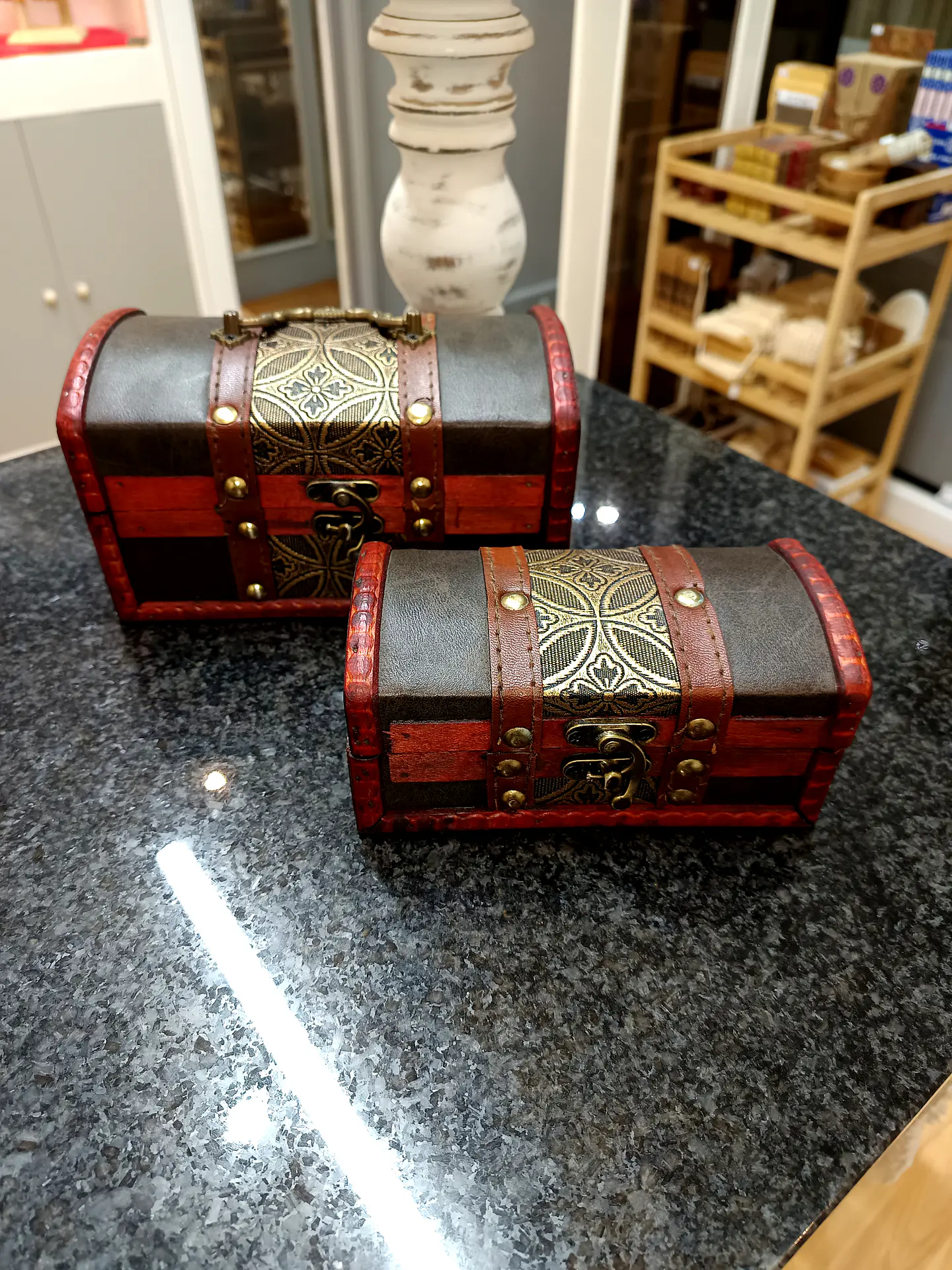 Conjunto de 2 Caixas Coloniais - Baú Metal em Relevo 10x18x10cm 2