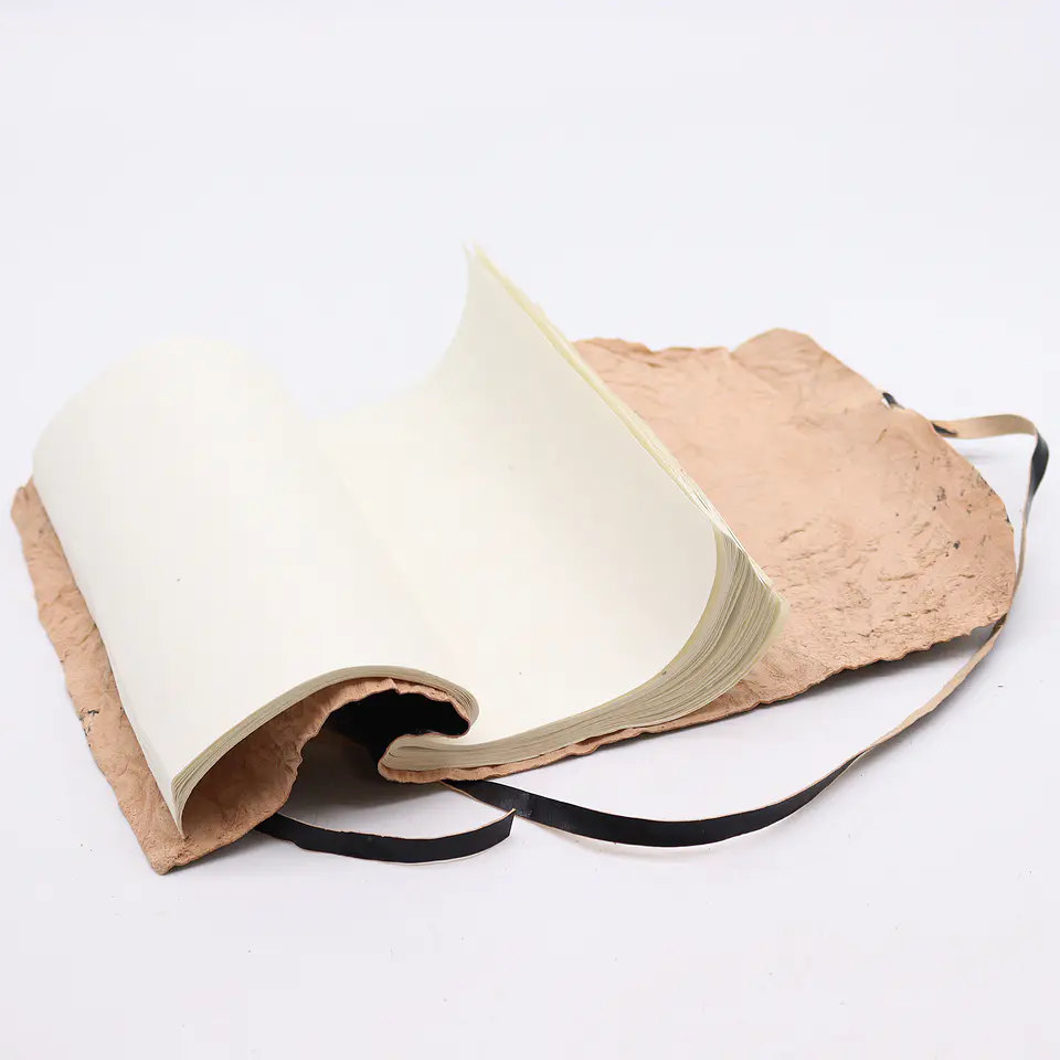 Caderno de Viagem em Pele Enrolado Pergaminho - Preto 21x15cm 3