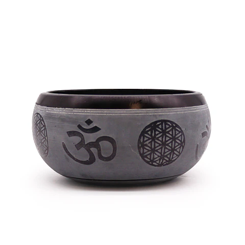 Taça Tibetana “Cinza da Terra” c/ Bastão de Madeira – Om & Cinco Budas 16x8,5cm