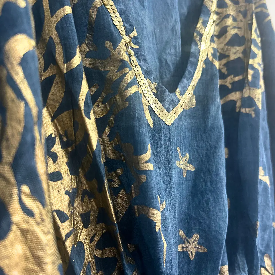 Kaftan Nomad Sari - Azul-Marinho c/ Estampa Coral Dourada - Coleção Mediterrâneo 2