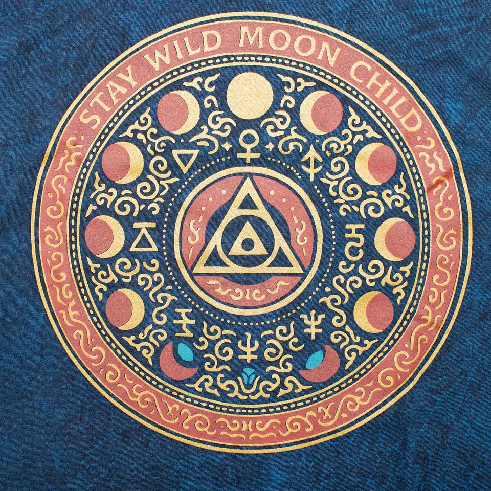 T-shirt Nomad Sari Efeito Lavagem - Stay Wild, Moon Child - Azul 3