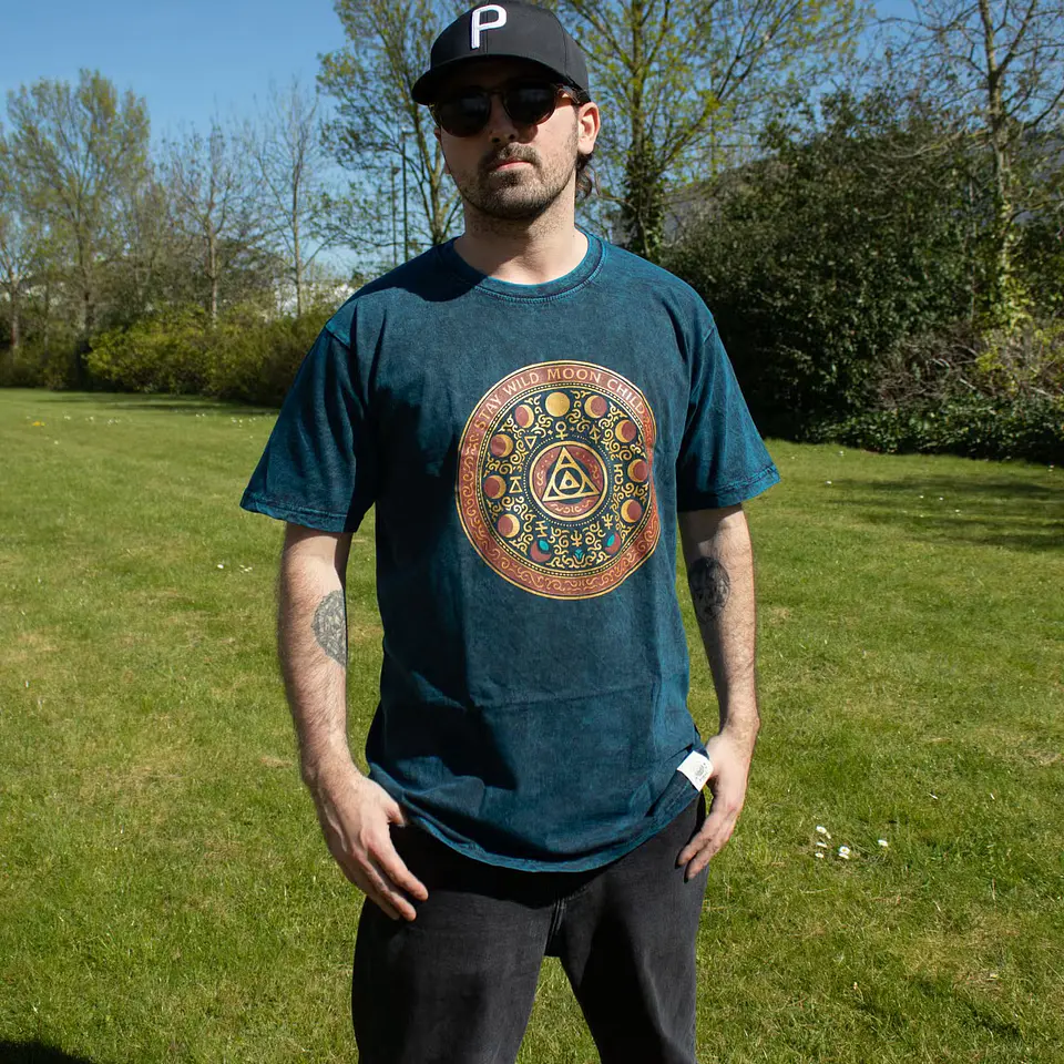 T-shirt Nomad Sari Efeito Lavagem - Stay Wild, Moon Child - Azul 7
