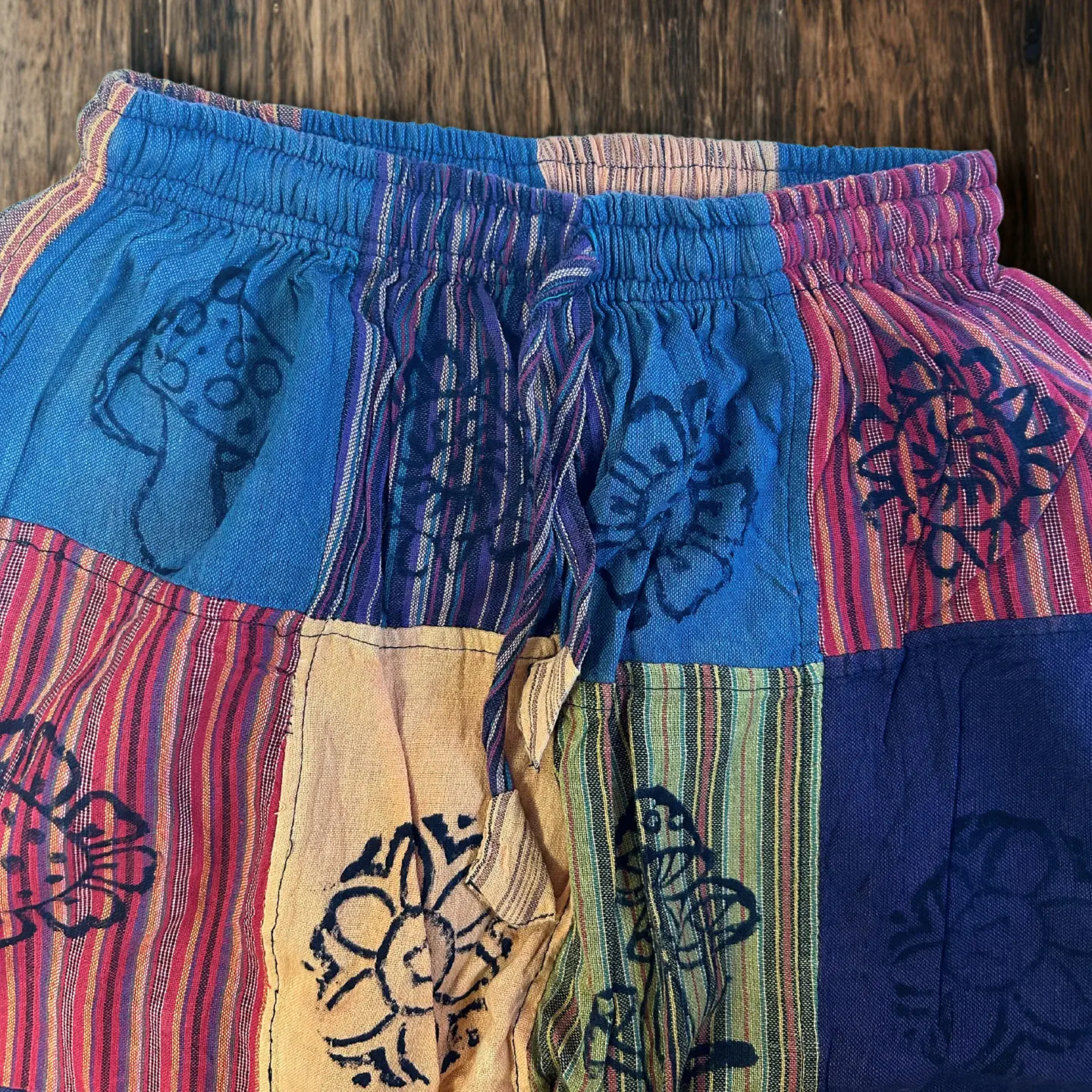 Calças Cogumelo Nomad Sari - Estampas de Quadrados - Tons Laranja 5