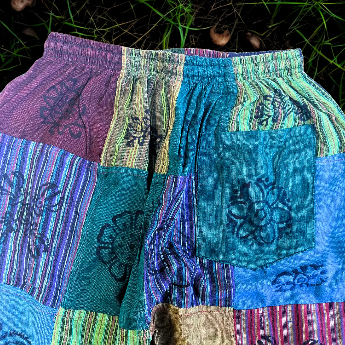 Calças Cogumelo Nomad Sari - Estampas de Quadrados - Tons Verde 4