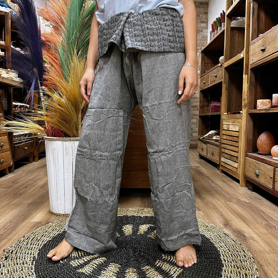 Calças Yoga & Meditação c/ Mantra - Estilo Pescador Tailandês - Cinzento 1