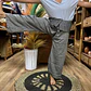 Calças Yoga & Meditação c/ Mantra - Estilo Pescador Tailandês - Cinzento - Thumbnail 2