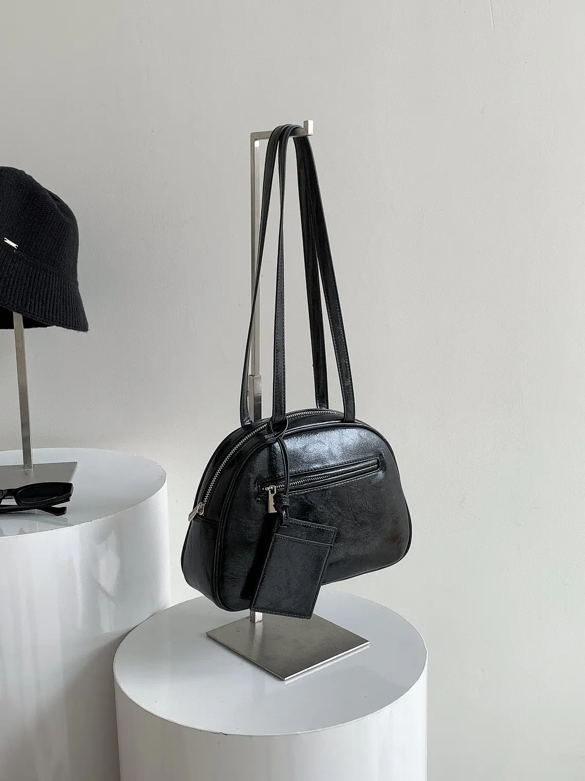 Bolso Bowling 'Arco' con Cartera Colgante - Estilo Retro Urbano & Funcional 2