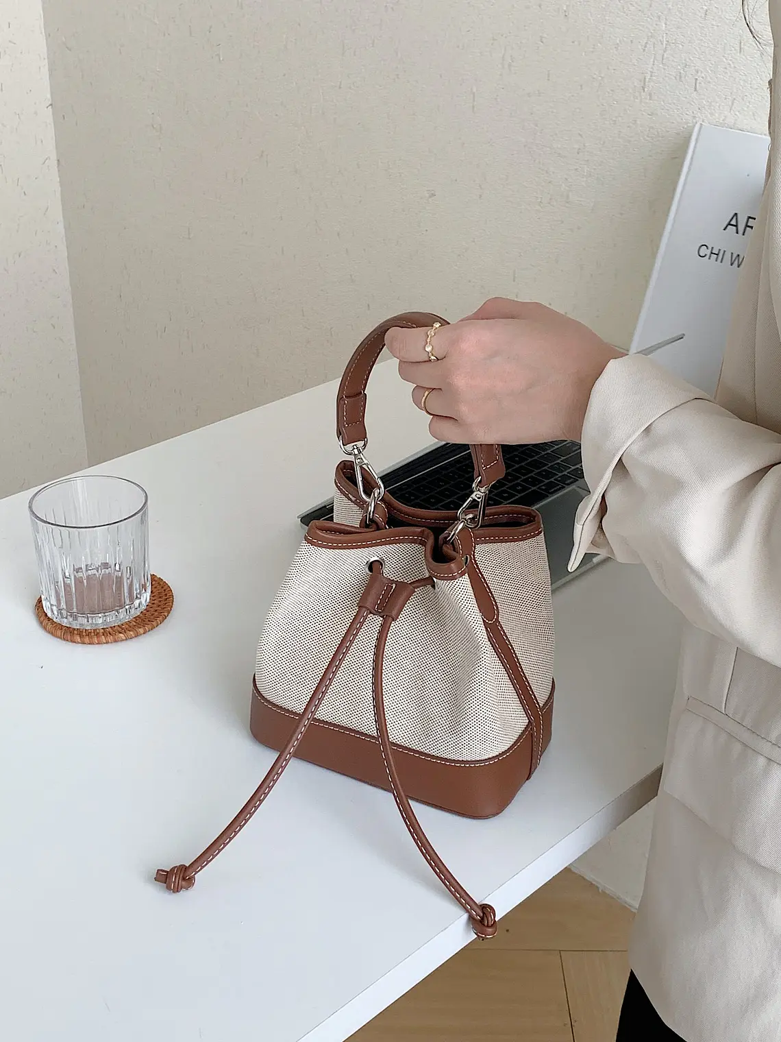 Bolso Bucket de Lona con Ribetes de Cuero PU - Casual, Ligero & Versátil 6