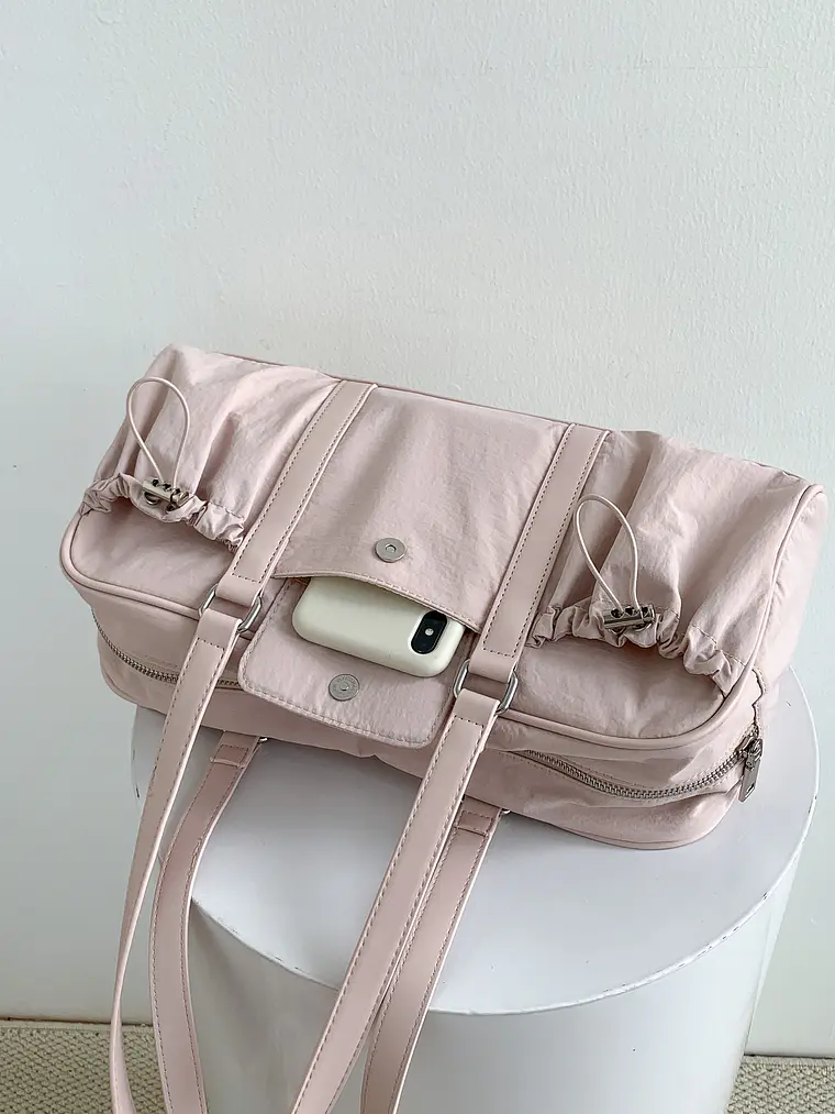 Bolso Boston de Nylon con Bolsillos Laterales Fruncidos — Estilo Urbano Funcional 10