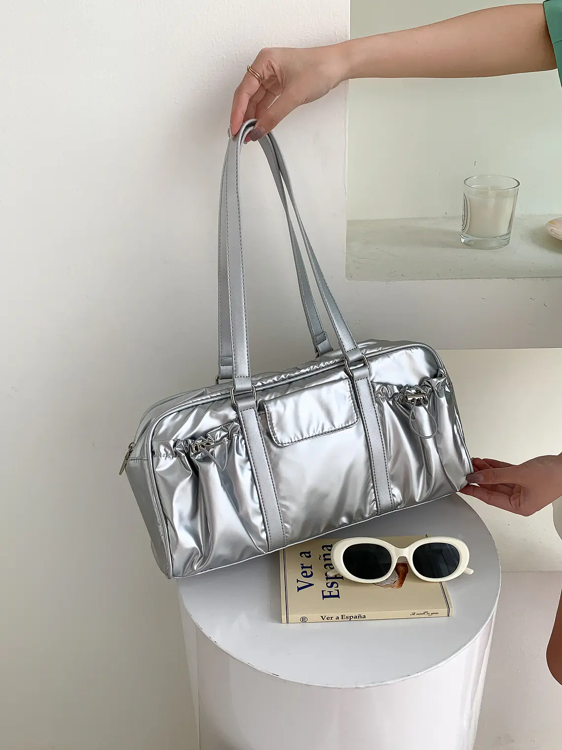 Bolso Boston de Nylon con Bolsillos Laterales Fruncidos — Estilo Urbano Funcional 17