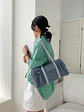 Bolso Boston de Nylon con Bolsillos Laterales Fruncidos — Estilo Urbano Funcional - Miniatura 21