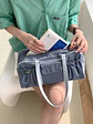 Bolso Boston de Nylon con Bolsillos Laterales Fruncidos — Estilo Urbano Funcional - Miniatura 22