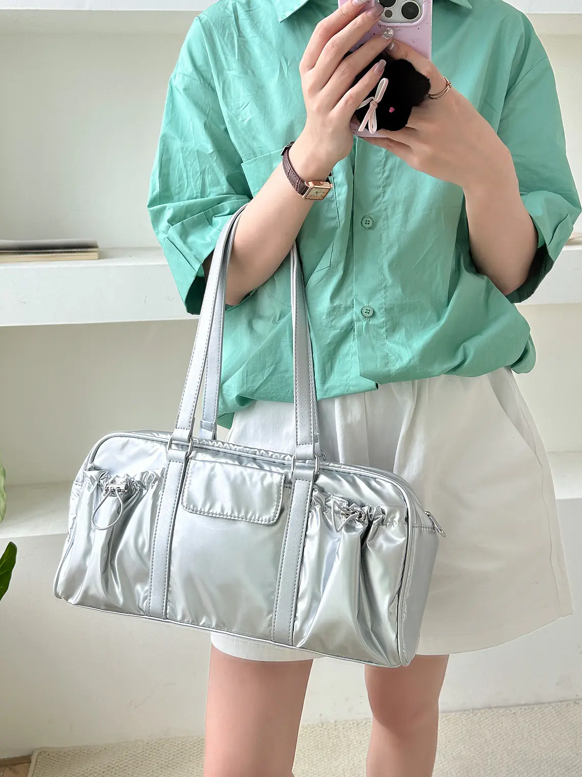 Bolso Boston de Nylon con Bolsillos Laterales Fruncidos — Estilo Urbano Funcional 19