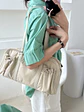Bolso Boston de Nylon con Bolsillos Laterales Fruncidos — Estilo Urbano Funcional - Miniatura 14